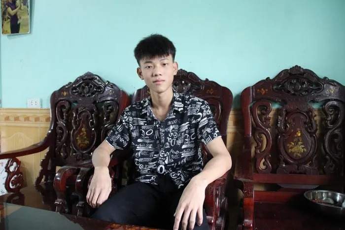 Xuc dong la don xin nhap ngu cua chang trai mo coi ca cha lan me hinh anh