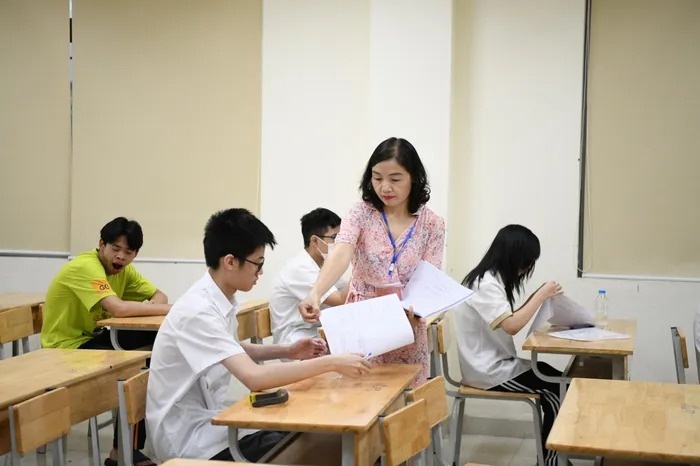 Can co su dong bo giua thi tot nghiep va tuyen sinh dai hoc hinh anh