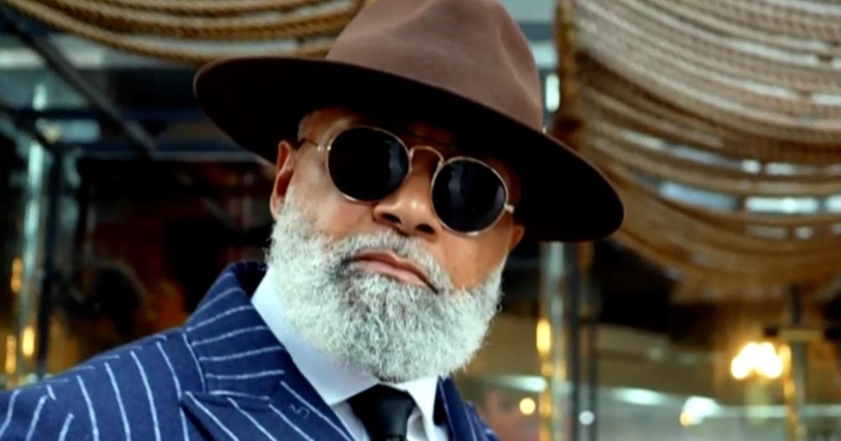 Thay giao 63 tuoi sang di day, chieu len pho trinh dien thoi trang hinh anh