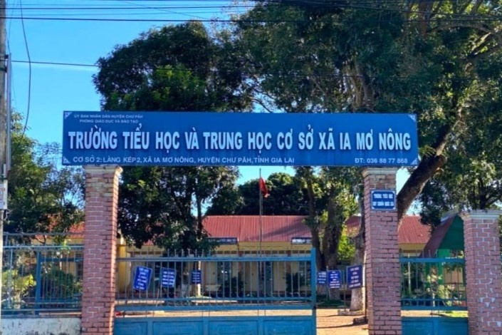 Vu thay giao thue nguoi day thay: Kiem diem hieu truong va giao vien hinh anh