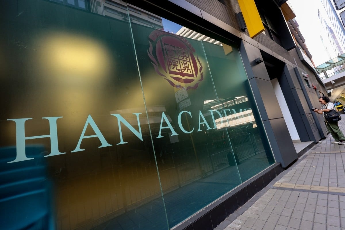 Phu huynh o Trung Quoc bao canh sat vi truong no tien khong tra hinh anh