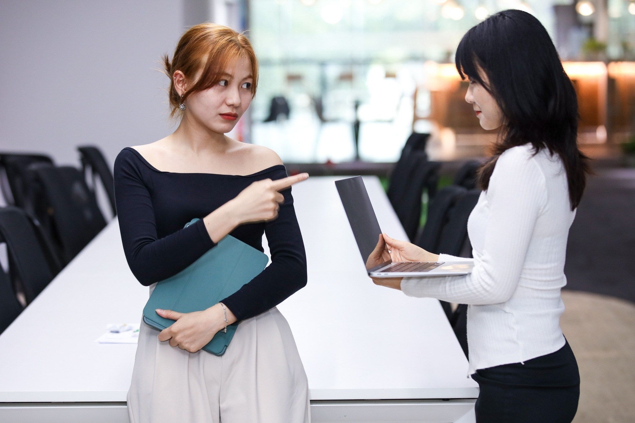 Thuc tap sinh khong con la nguoi chi biet bung tra, rot nuoc hinh anh