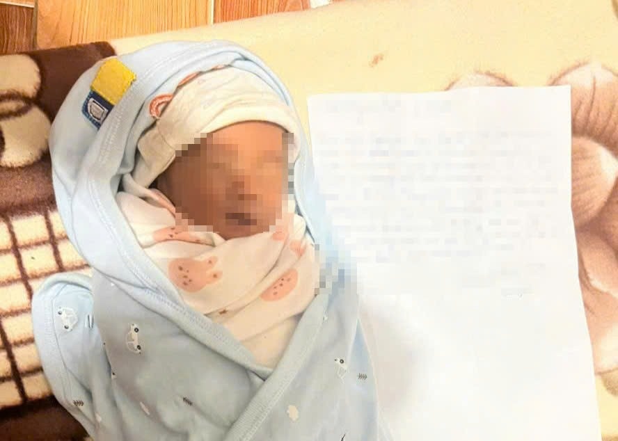 Bo con truoc cong chua, me de lai to giay 'sinh vien nam 3 kho khan' hinh anh