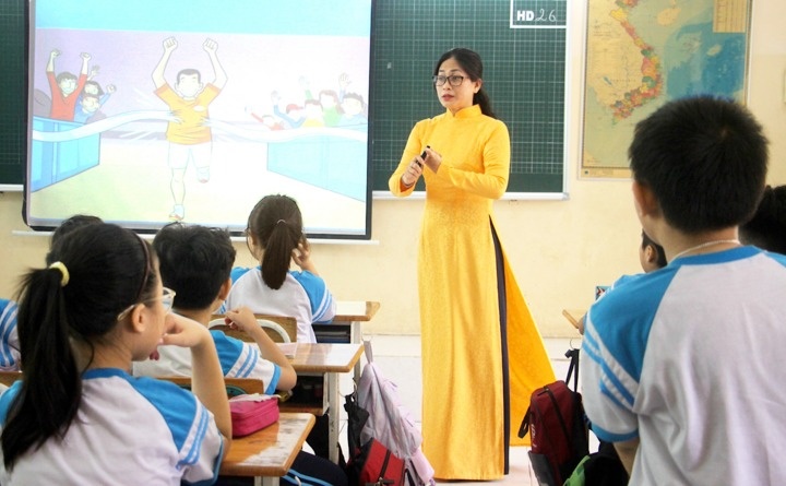 Mot truong o TP.HCM chi gan 2 ty dong thuong Tet cho giao vien hinh anh