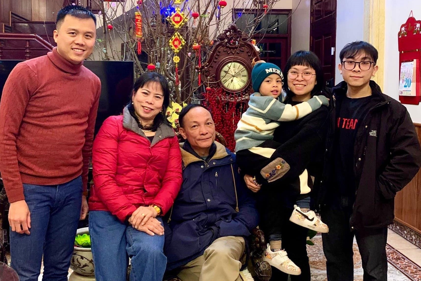Gia dinh giu ky luc ve so nguoi tham gia Duong len dinh Olympia hinh anh