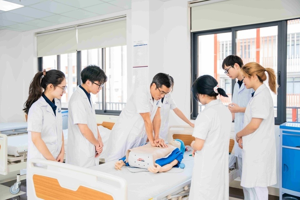 hoc phi nganh y anh 3