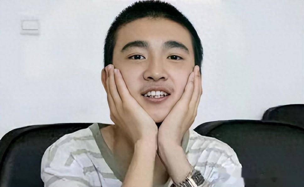 Quyet dinh bat ngo cua 'de nhat thu khoa' Trung Quoc sau tot nghiep hinh anh