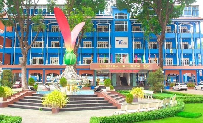 Dai hoc Thu Dau Mot tra lai hang chuc ty dong cho sinh vien hinh anh