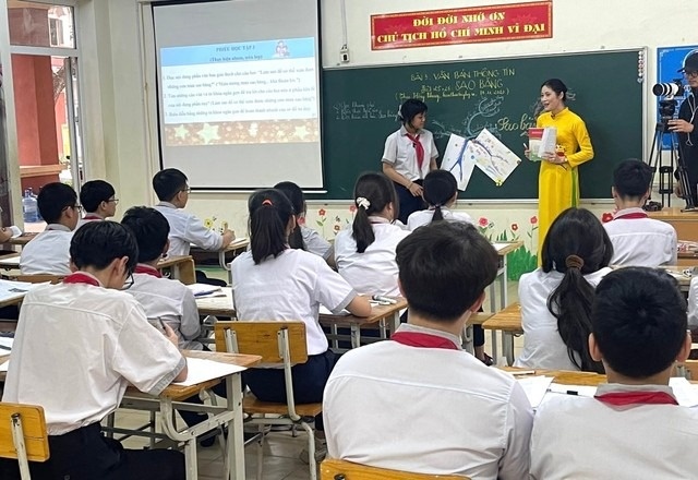 25 thang Chap, hang nghin giao vien Ha Noi van cho thuong Tet hinh anh