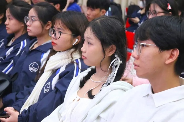 Nha tuyen dung hoi ve diem yeu ban than, sinh vien nen tra loi the nao hinh anh