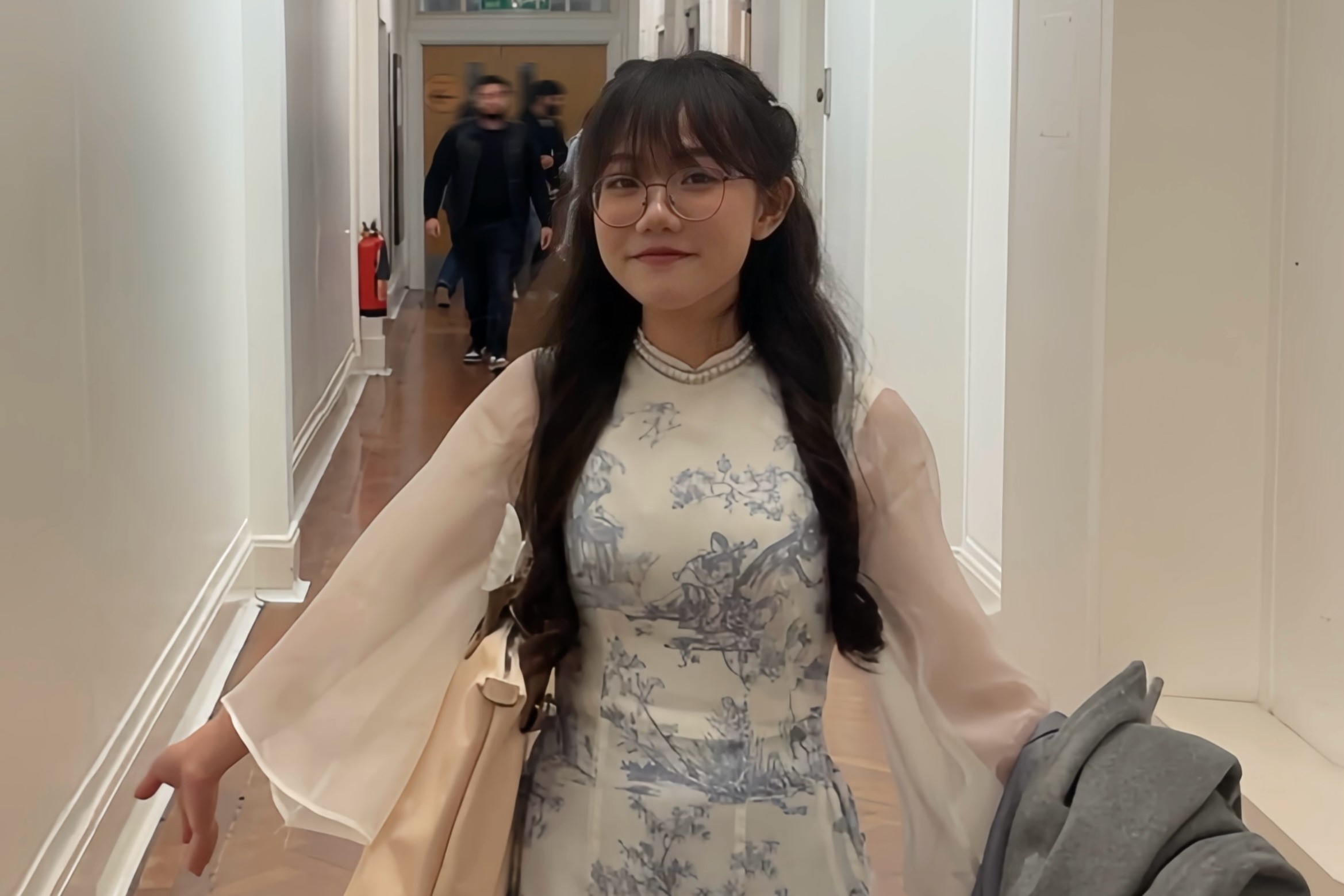 Du hoc sinh ‘viral’ mang xa hoi khi mac ao dai di hoc trong dip Tet hinh anh