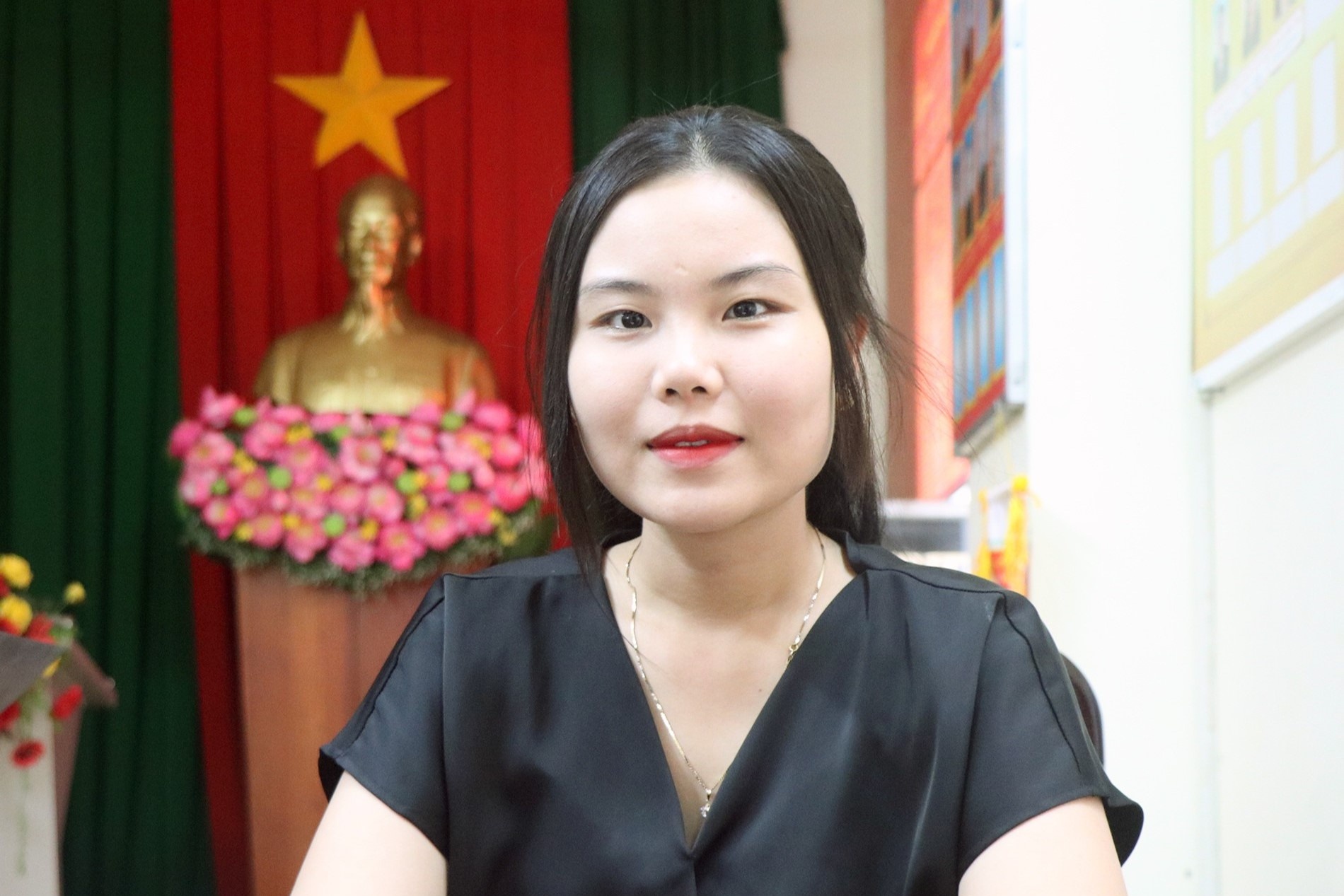 Nu thac si va co gai hoc su pham am nhac viet don tinh nguyen nhap ngu hinh anh