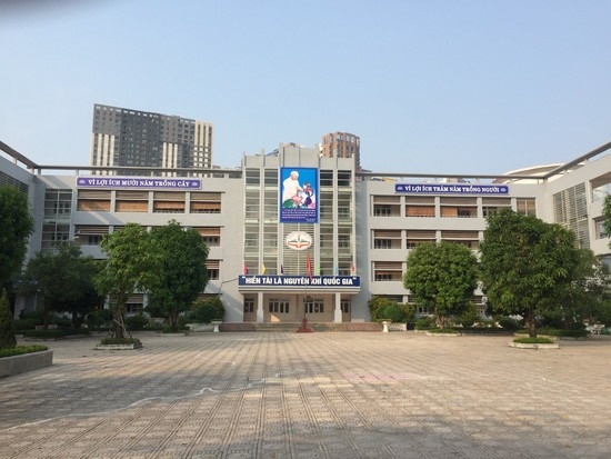 Bi to ep phu huynh ky don tinh nguyen hoc them, hieu truong noi gi? hinh anh