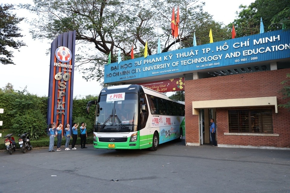 Them mot truong dai hoc bi gia mao hinh anh