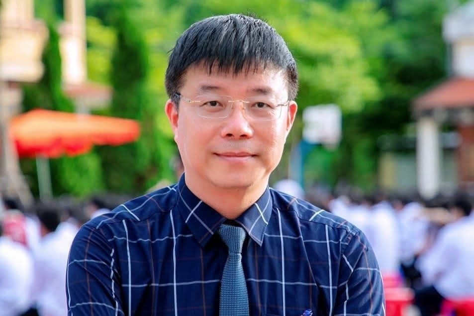 Thu ngo cua hieu truong truoc ngay quy dinh ve day them co hieu luc hinh anh