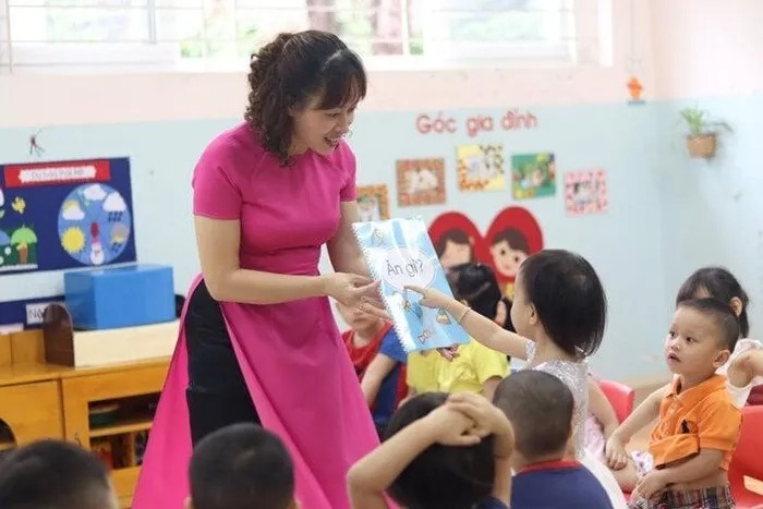 Sap het thang Gieng, ca nghin giao vien Ha Noi van chua co thuong Tet hinh anh