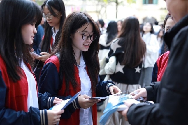 Tuyen sinh lop 10, can nhac chien thuat chon truong hinh anh