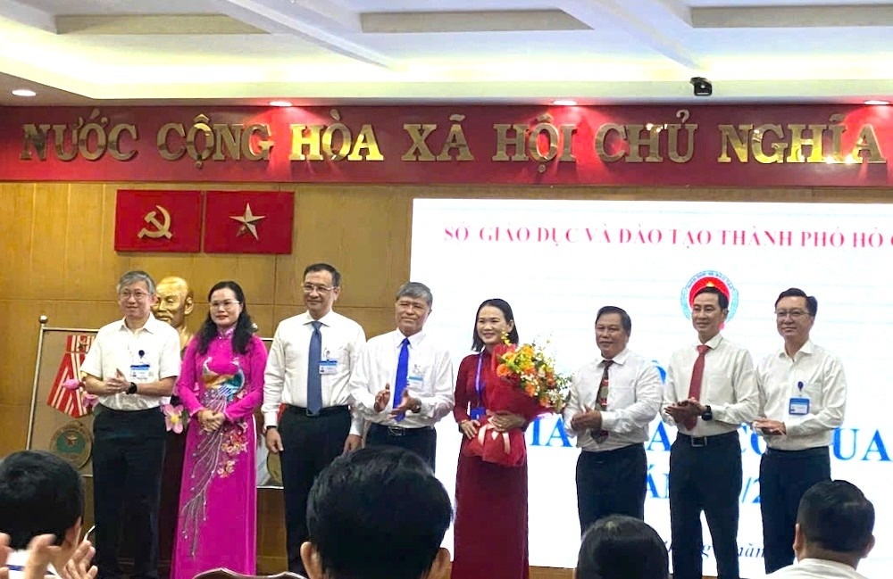 So GD&DT TP.HCM sap nhap cac phong, bo nhiem hang loat can bo hinh anh