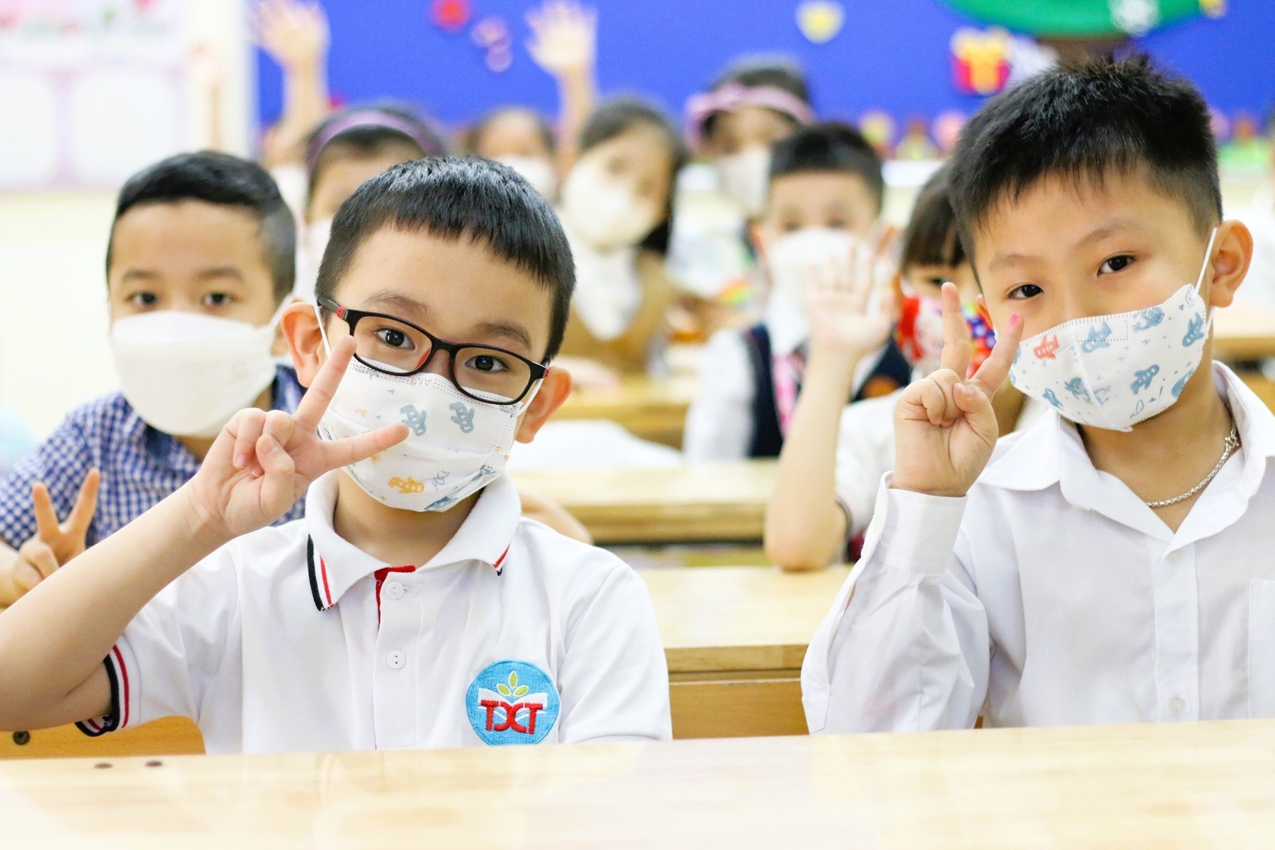 Y nghia tu chu truong cua Bo Chinh tri ve mien hoc phi hinh anh