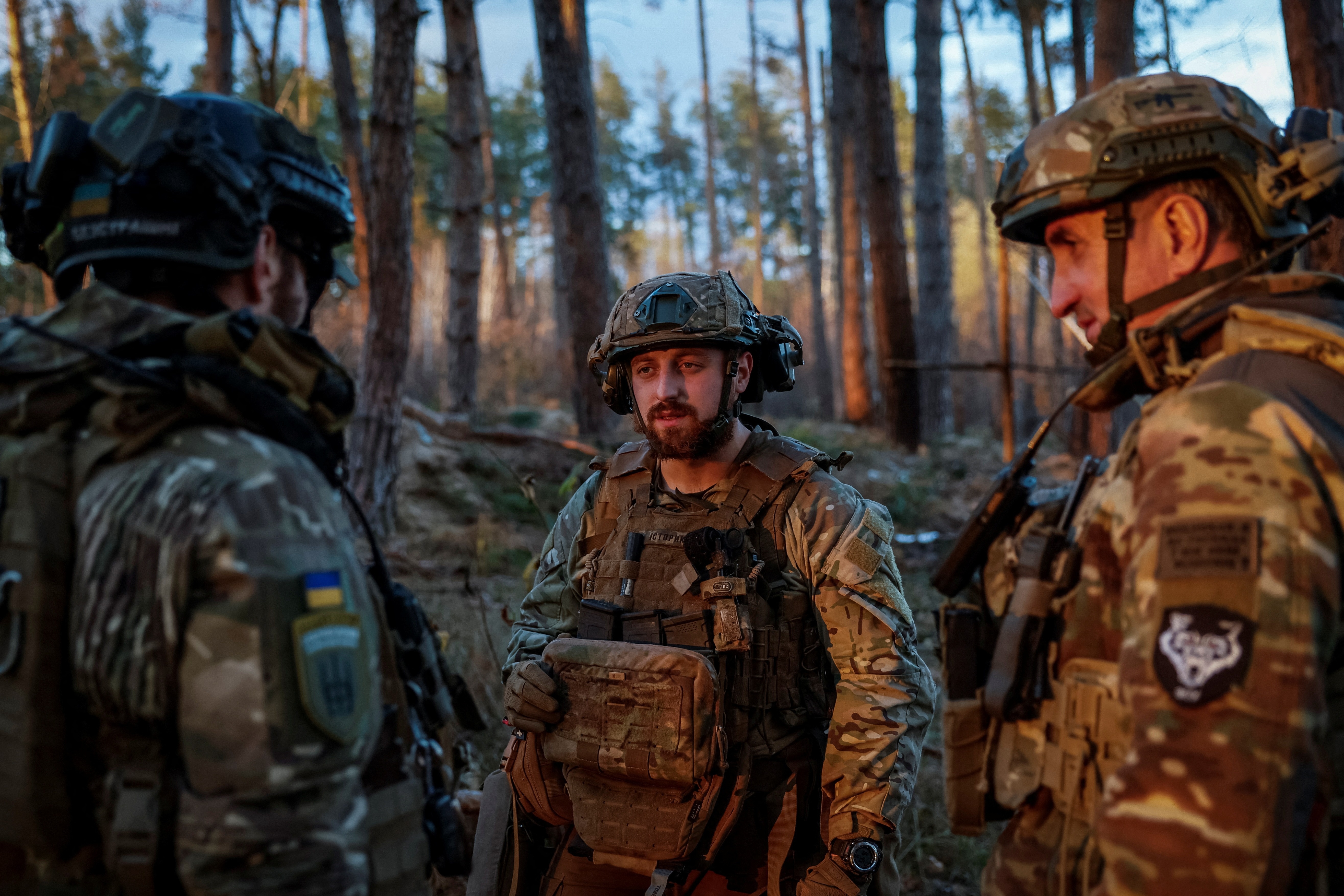 Anh, Phap se tiep tuc cung cap thong tin tinh bao cho Ukraine hinh anh