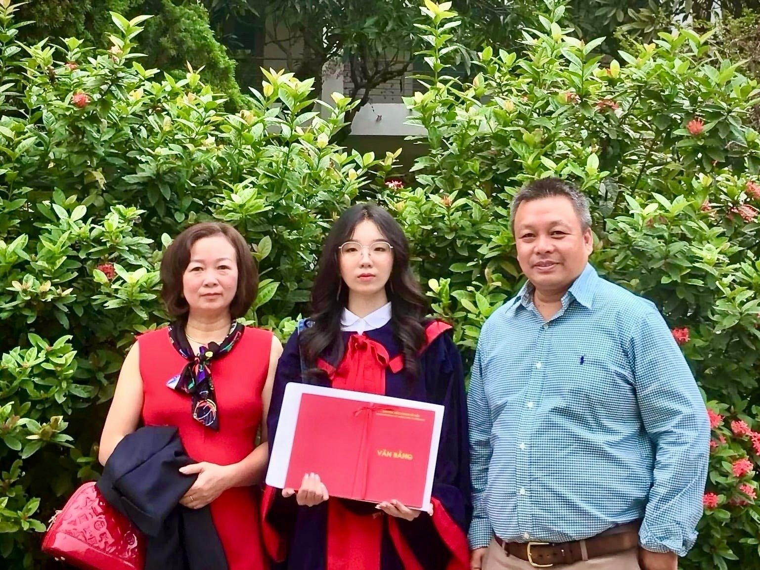 Nu sinh gianh hoc bong tien si toan phan 10 ty vao dai hoc top 1 My hinh anh