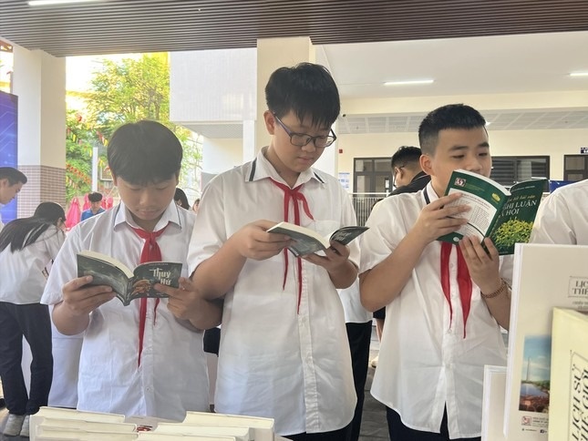 Tuyen sinh lop 10 Ha Noi, hoc sinh cang minh on thi hinh anh