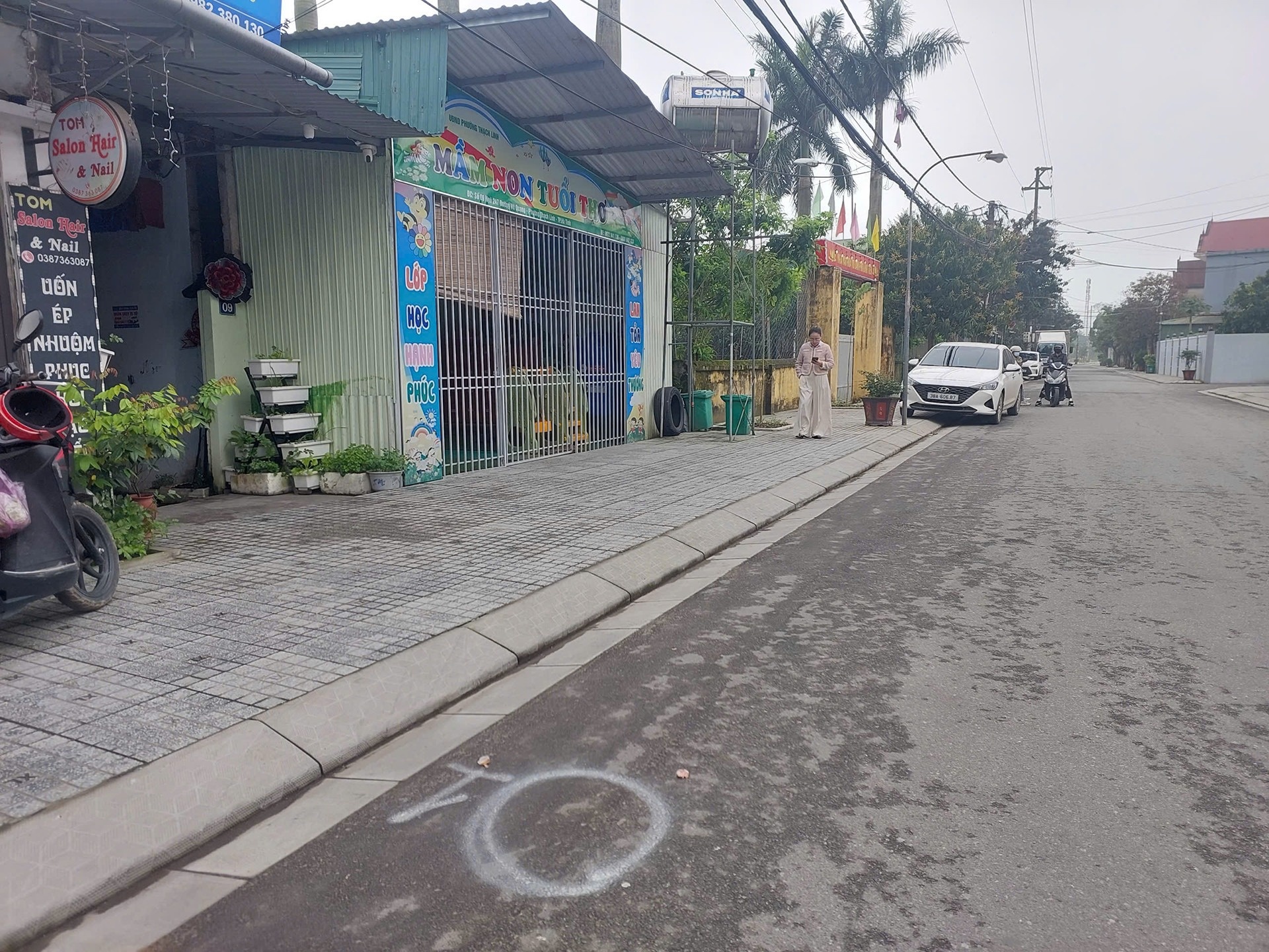 Phong Giao duc len tieng ve vu be 16 thang bi xe can tu vong hinh anh