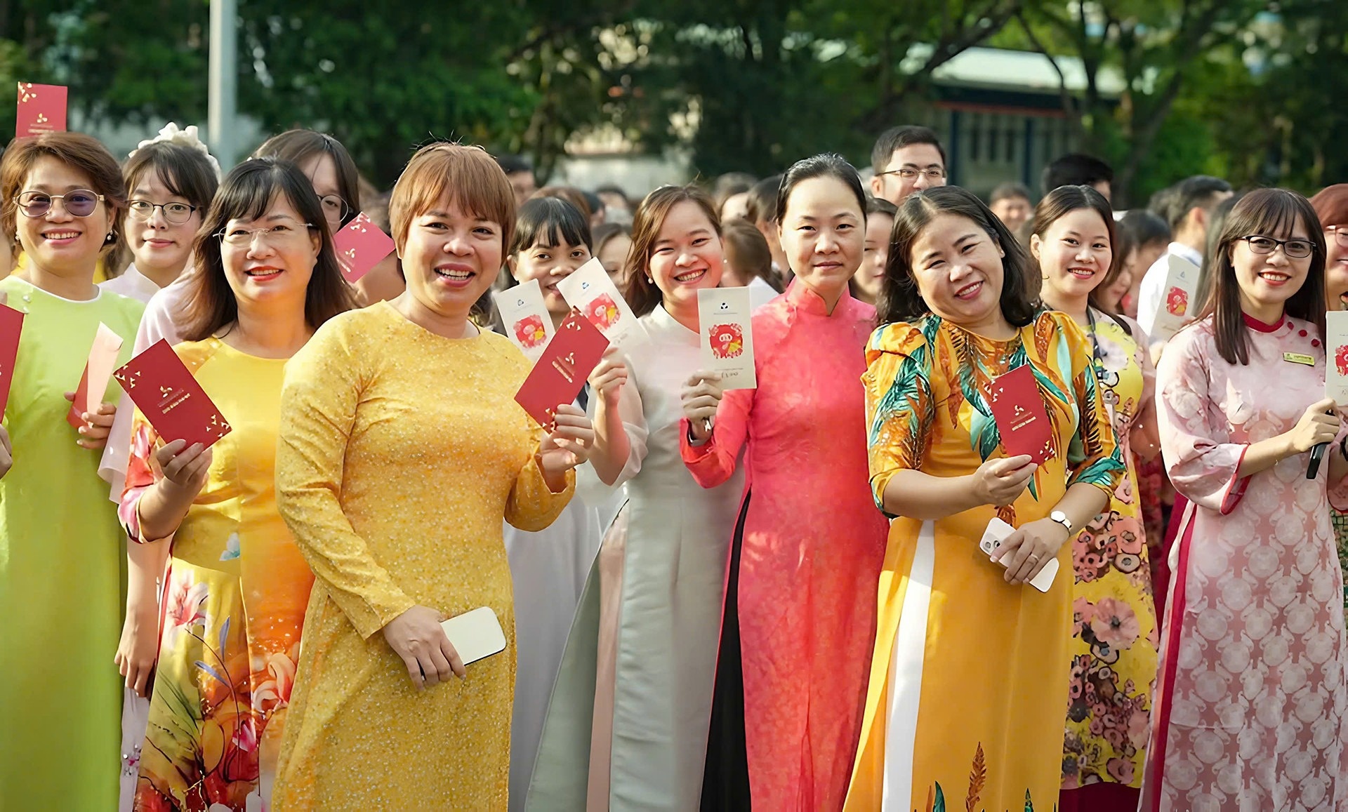 Dai hoc Bach khoa TPHCM tuyen giang vien, tra luong toi 85 trieu/thang hinh anh