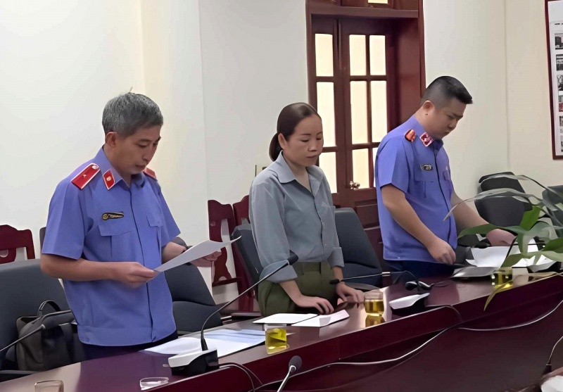 Nu ke toan dung 'quai chieu' de chiem doat tien tam giu thi hanh an hinh anh