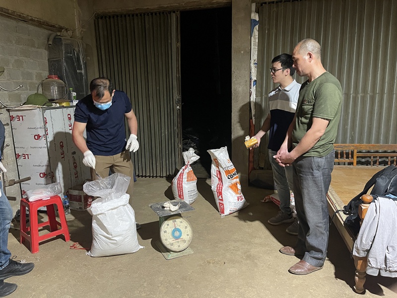 cung cap xyanua,  thuoc no,  Vang tac anh 3