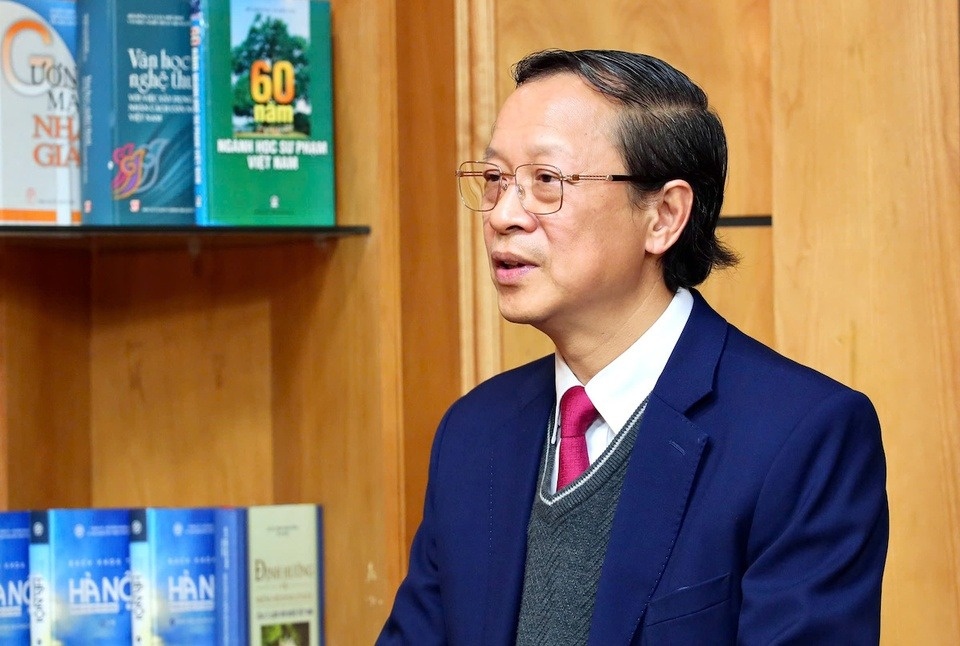 Thu truong Bo GD&DT noi gi truoc loat tranh cai chuyen day 2 buoi/ngay hinh anh