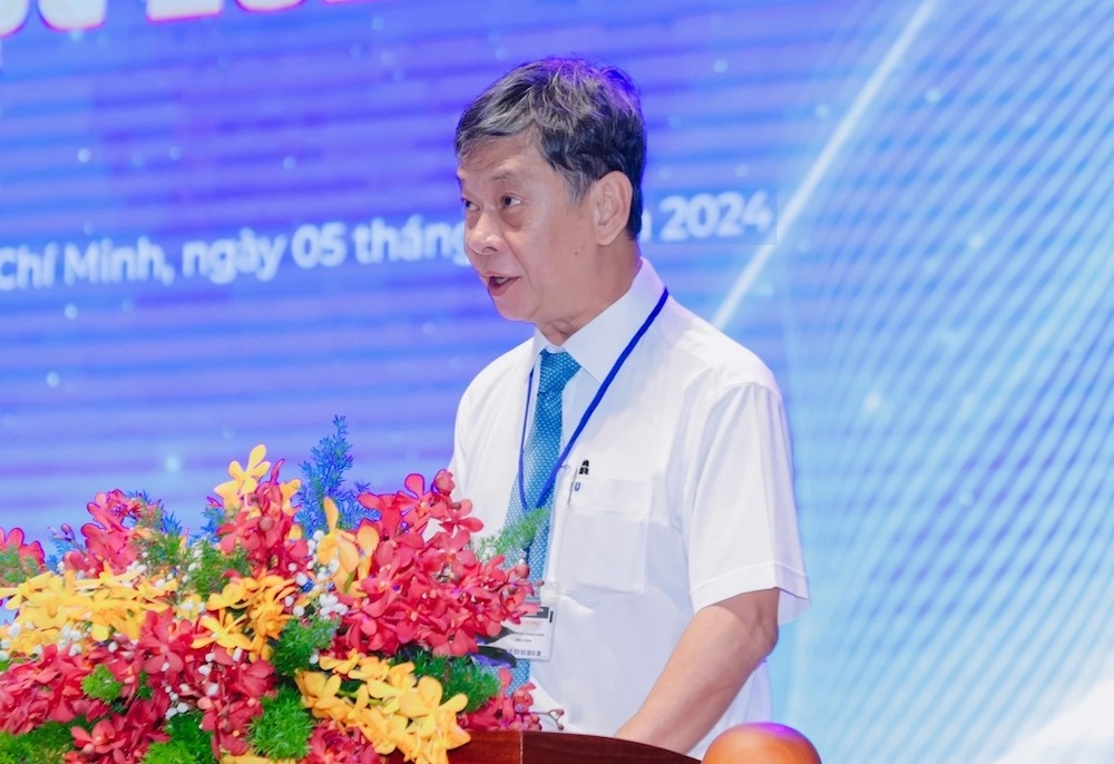 Cuoc goi luc nua dem cua thay hieu truong dai hoc hinh anh