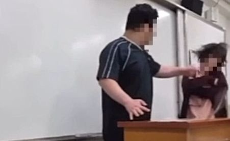 Nam sinh Han Quoc tat giao vien sau khi bi mang hinh anh