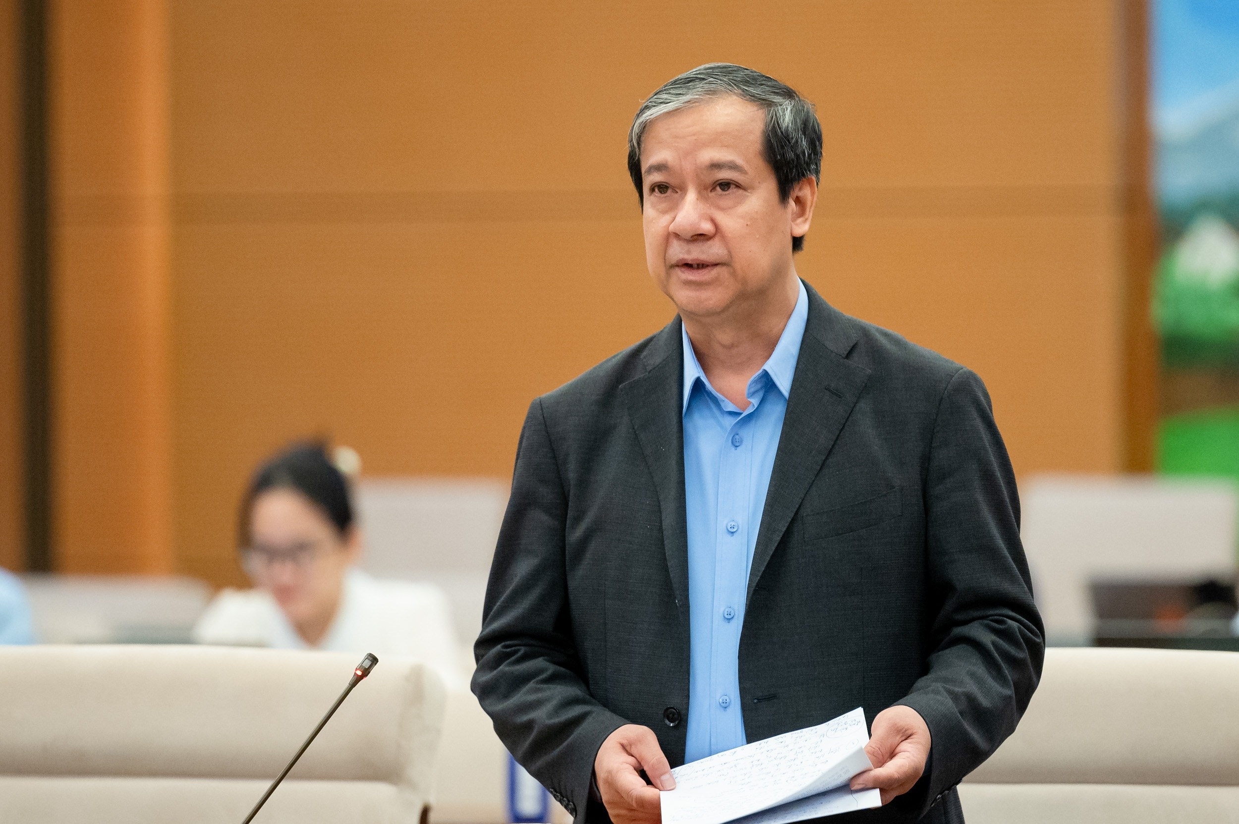De xuat ho tro hoc phi, tien an trua cho con cong nhan hinh anh