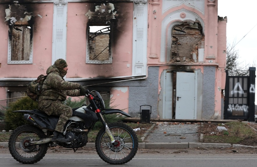 Nga lien tuc tung nhom dot kich, tim cach mo rong chien tuyen o Sumy hinh anh