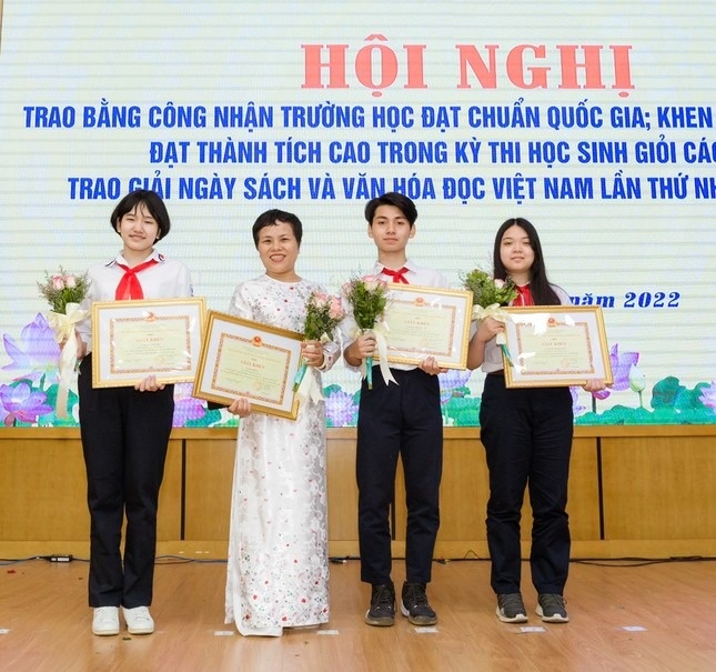 ngay giai phong mien nam anh 2
