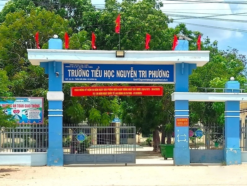 Giao vien bi tam giu sau phan anh sam so nhieu hoc sinh tieu hoc hinh anh