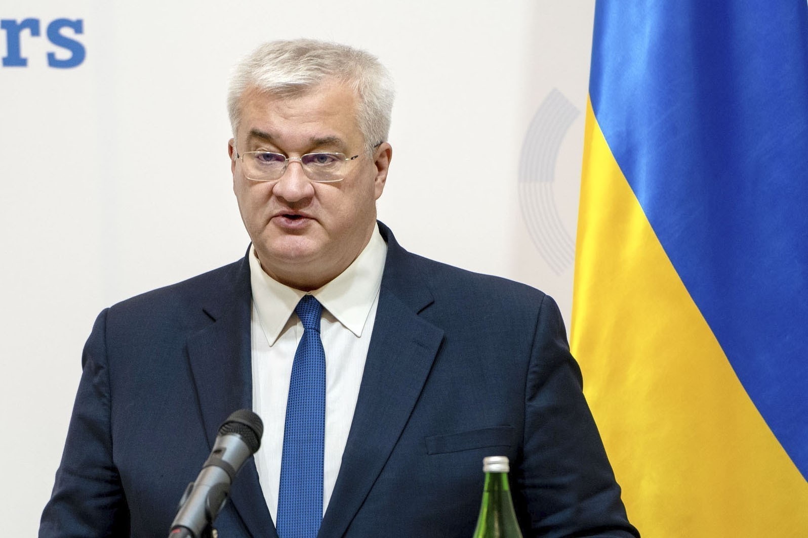 Ukraine tuyen bo san sang ngung ban vo dieu kien voi Nga trong 30 ngay hinh anh