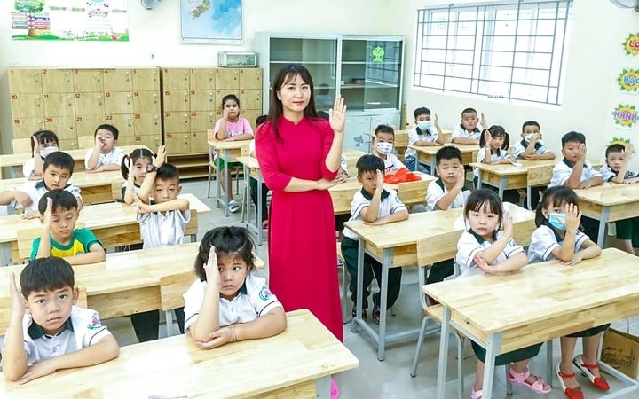 Sap nhap cap xa, hieu truong va hieu pho cac truong co bi cat giam? hinh anh