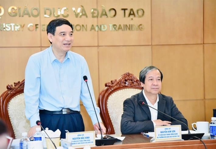 Bo GD&DT sua 3 luat de thuc hien 'bo tu tru cot' hinh anh