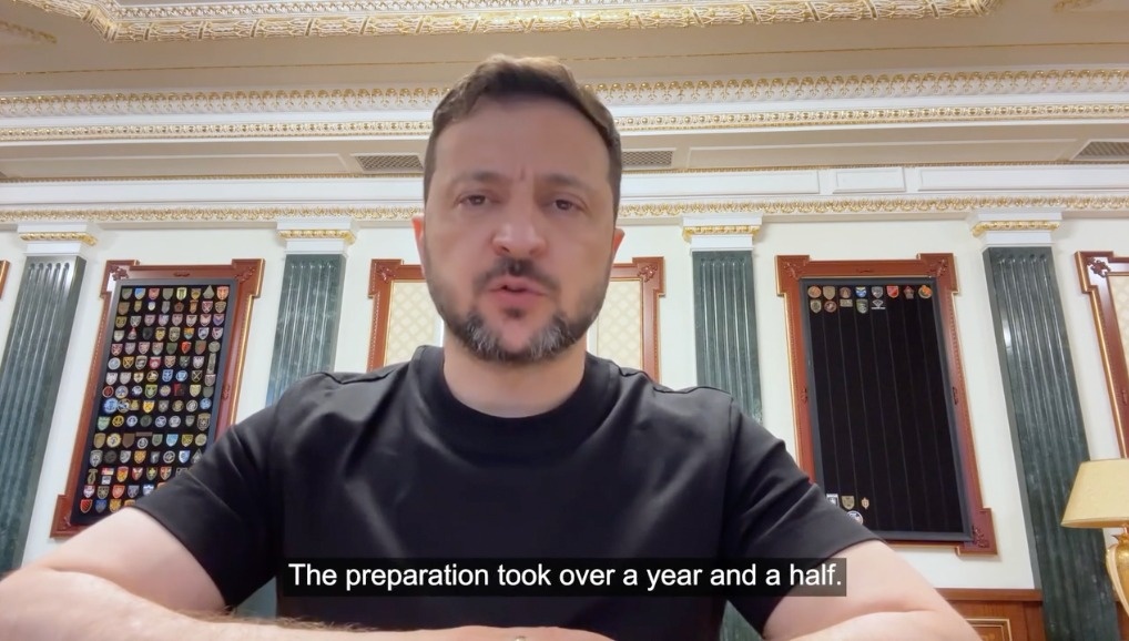 TT Ukraine thong tin ve vu UAV tan cong hang loat san bay quan su Nga hinh anh