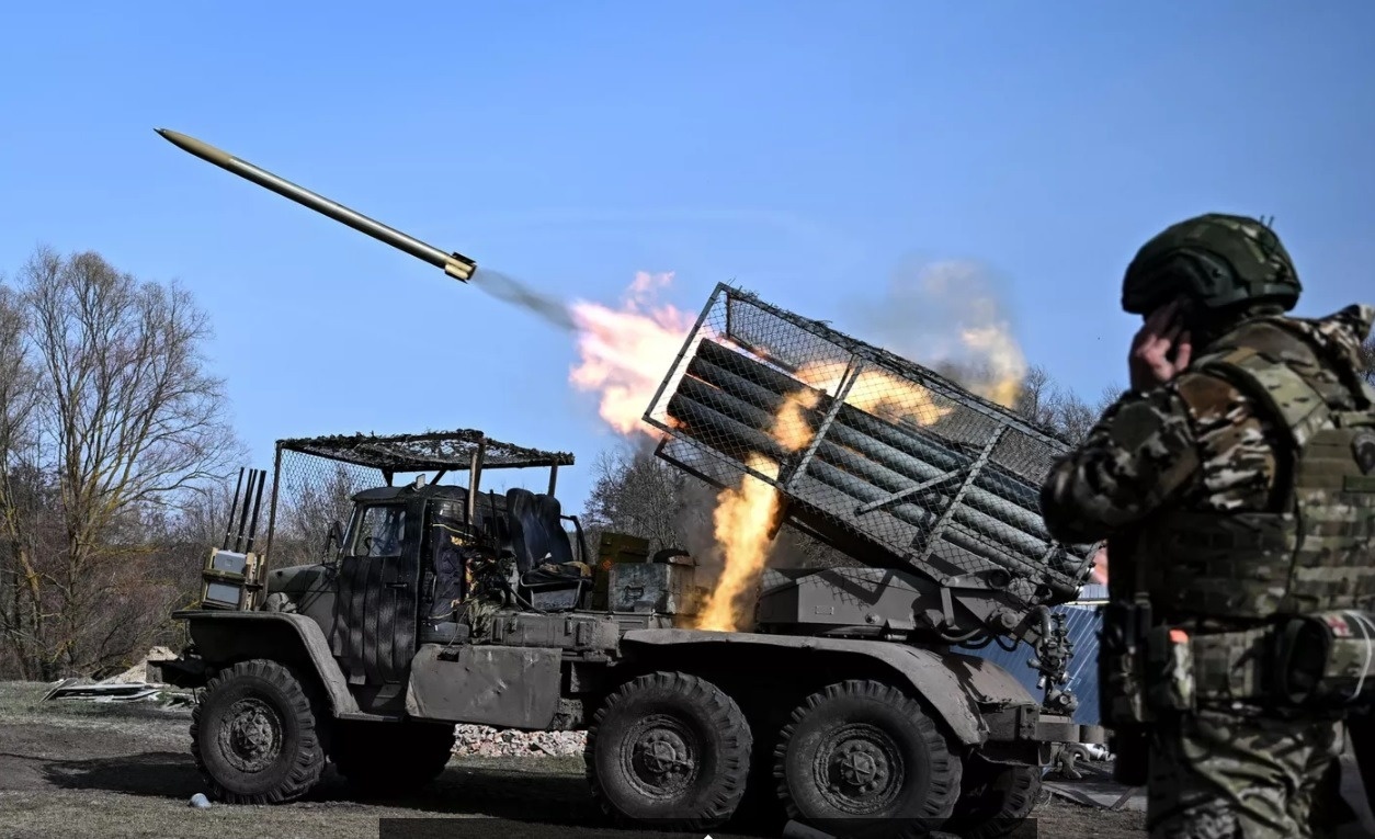 Chien thuat moi la cua Ukraine trong vu tan cong loat san bay quan su hinh anh