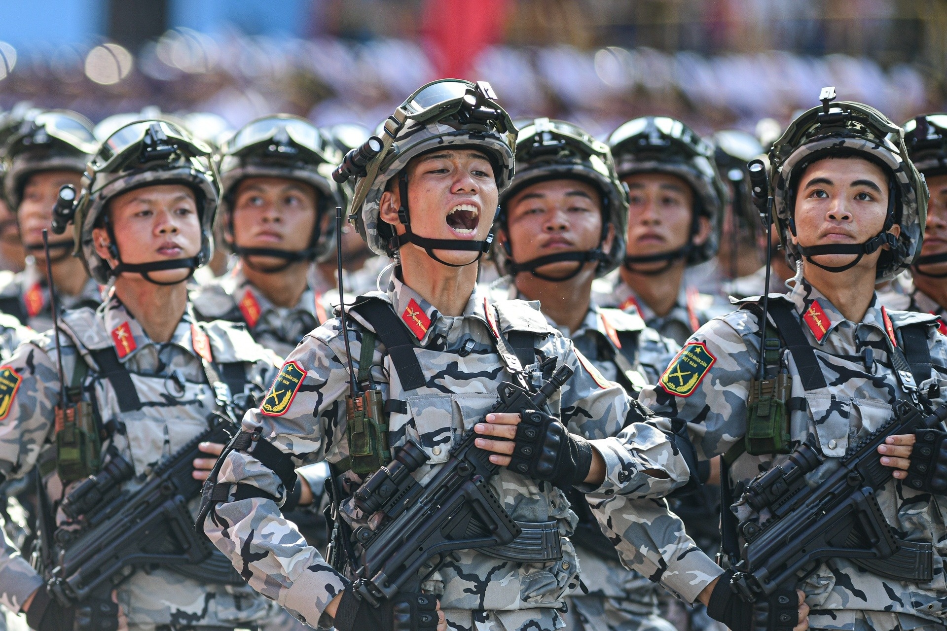 1 choi 18 moi co suat vao cac truong quan doi hinh anh