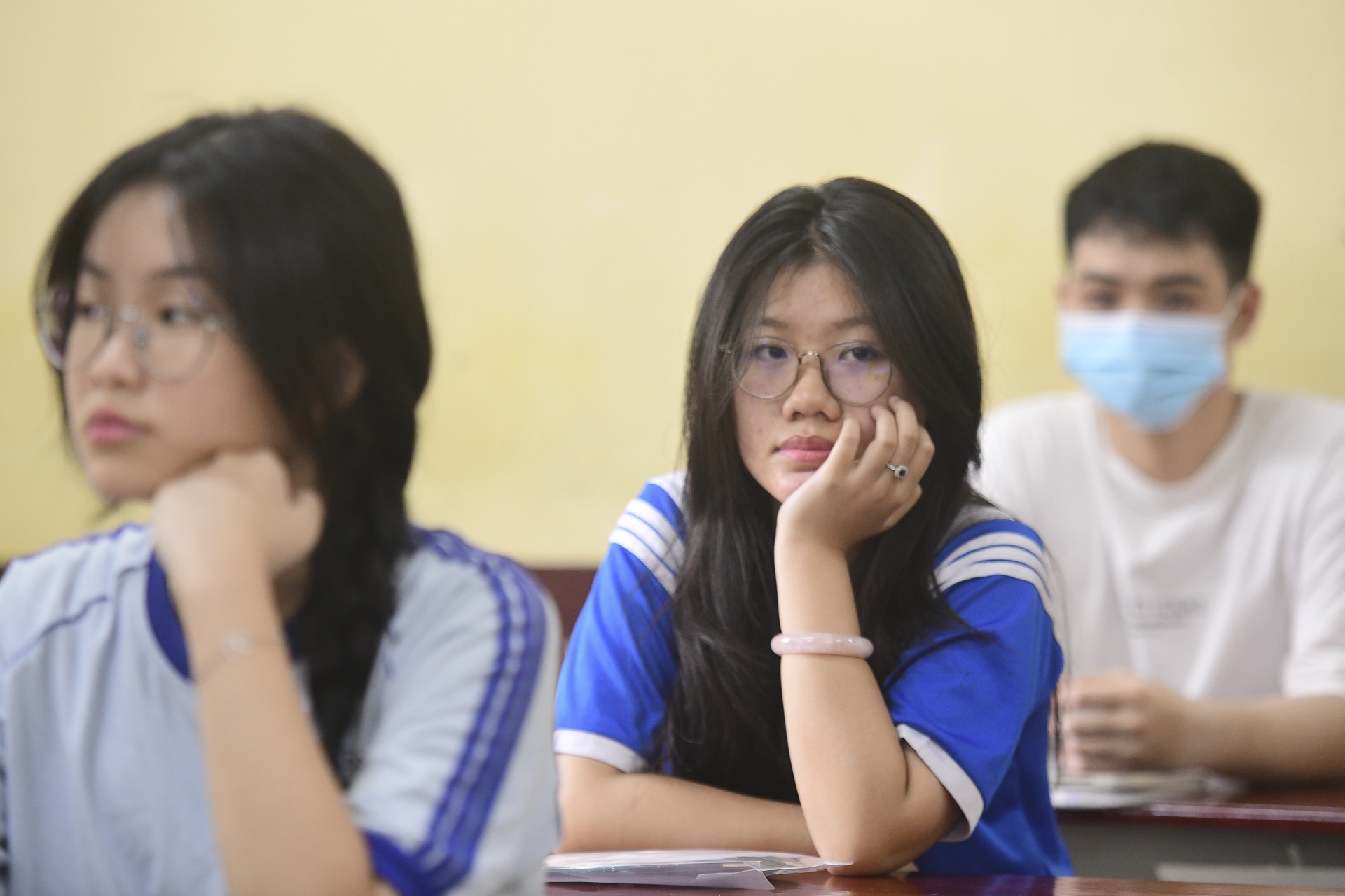 Goi y dap an Ngu van thi tot nghiep THPT theo chuong trinh moi hinh anh