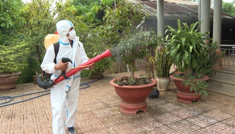 So ca mac sot xuat huyet o Ha Noi tang, Covid-19 giam manh hinh anh