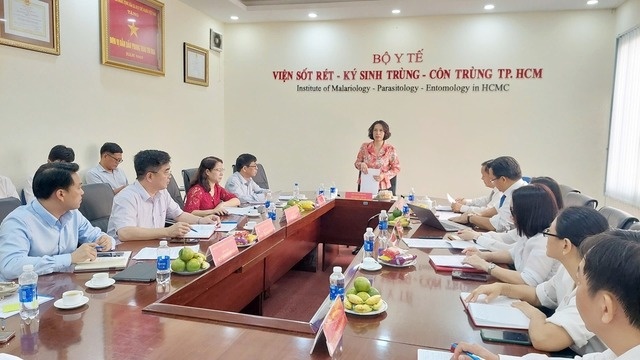 muoi truyen benh sot ret anh 1