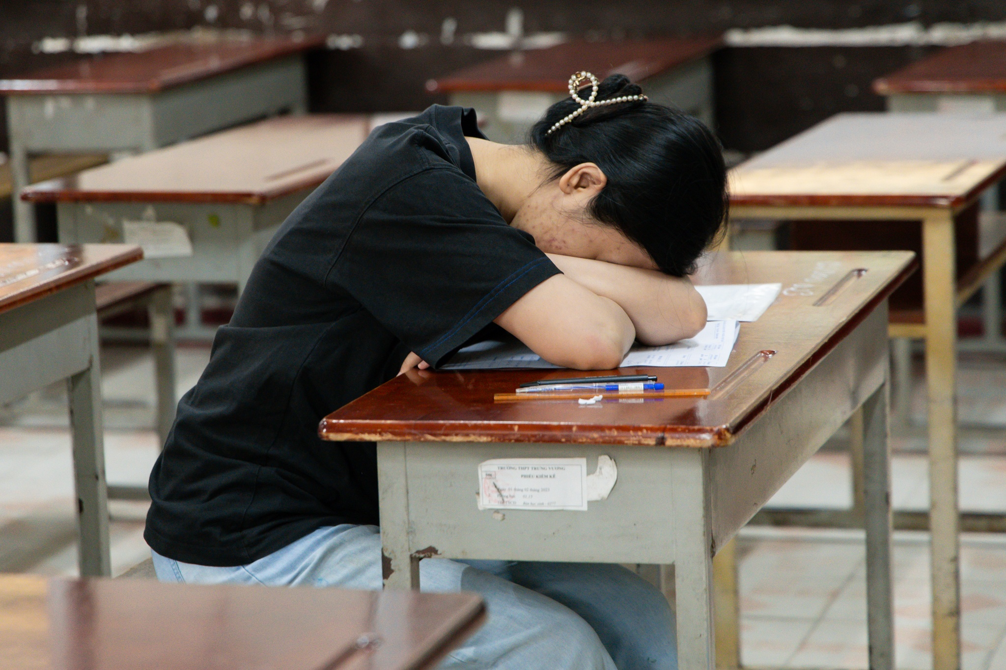 Thi tot nghiep THPT xong ma khong thay hanh phuc hinh anh