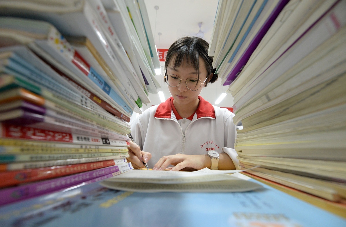 Xuat hien bay lua dao nham vao thi sinh vua biet diem dai hoc hinh anh