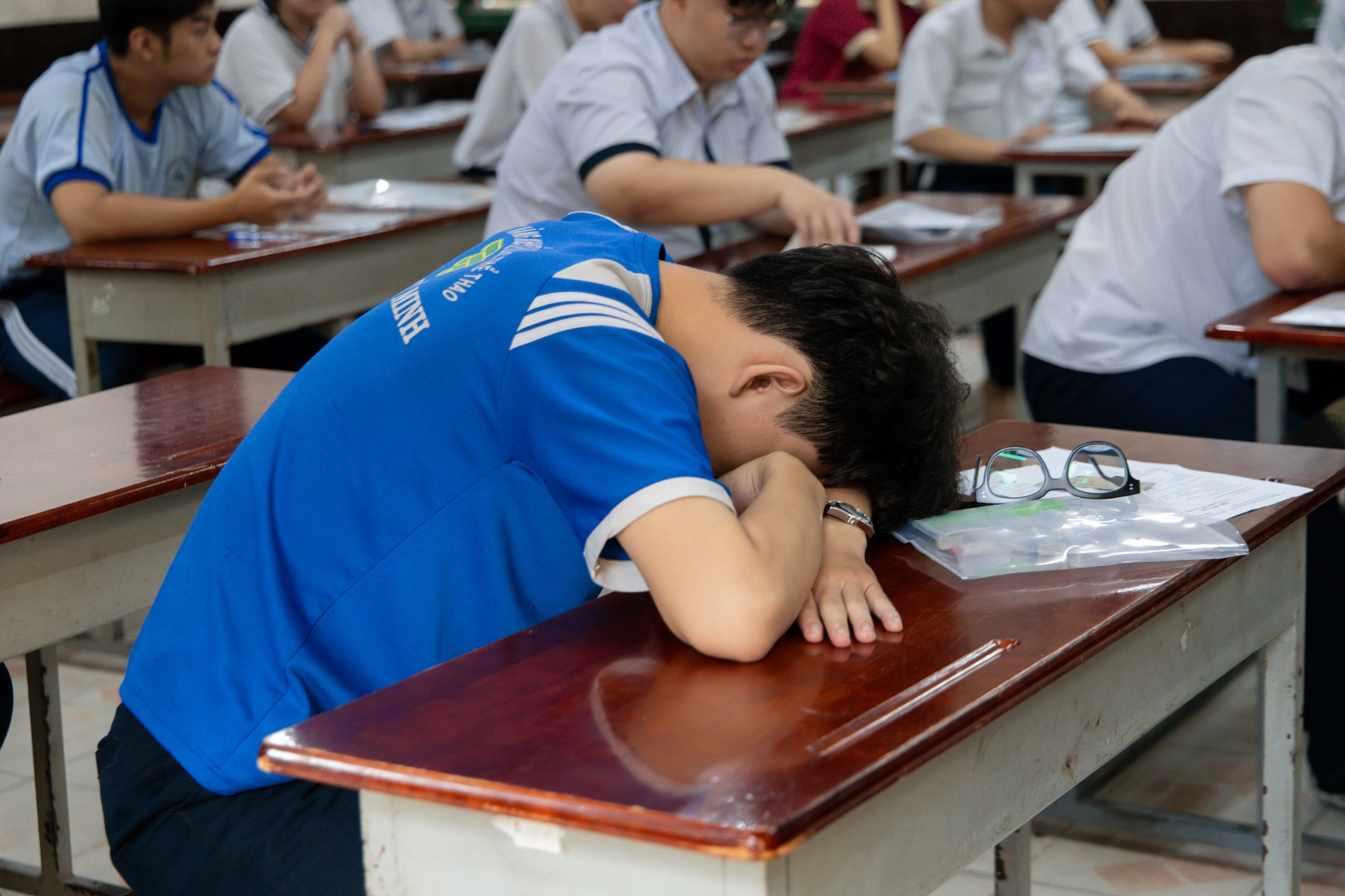 Thi sinh bi giam thi lam tre gio thi danh gia nang luc duoc thi lai hinh anh