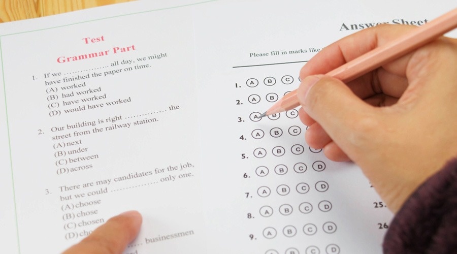 Bat qua tang hon 800 nguoi gian lan thi TOEIC hinh anh